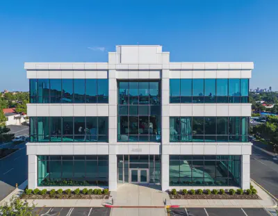 What Business Owners Need to Know Before Signing a Commercial Lease